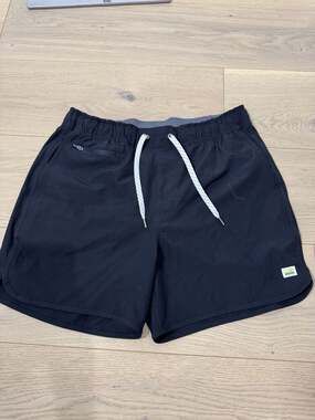 Vuori Men's Kore Short 5" Inseam Black Size Medium